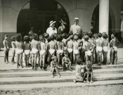 École de Plein-Air, visite de Charles Auray et son épouse : photographie noir et blanc.