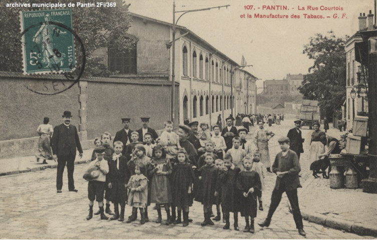 107. Pantin - La rue Courtois et la Manufacture des tabacs.