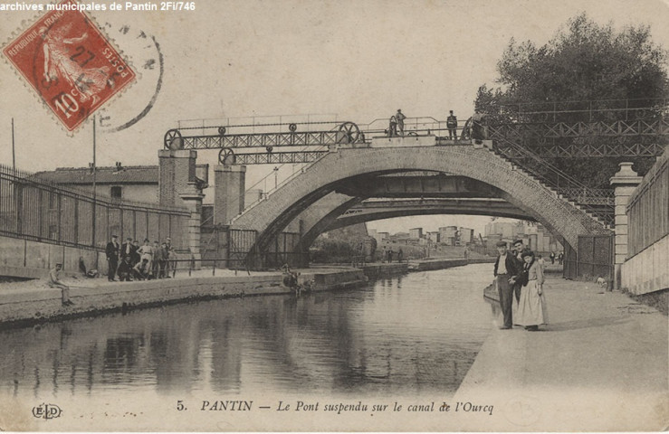 5. Pantin - Le pont suspendu sur le canal de l'Ourcq.