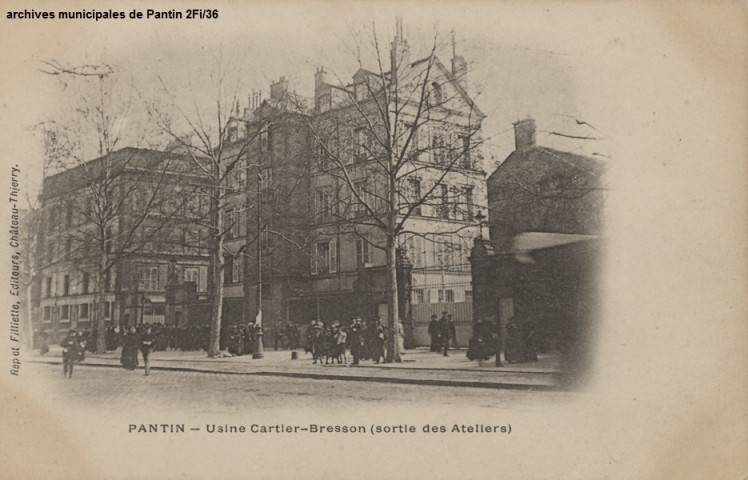 Usine Cartier-Bresson, sortie des ateliers.