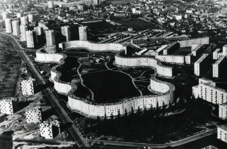 Grand ensemble des Courtillières, vue aérienne : photographie noir et blanc.