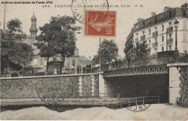 Hôtel de ville et pont de la Mairie.