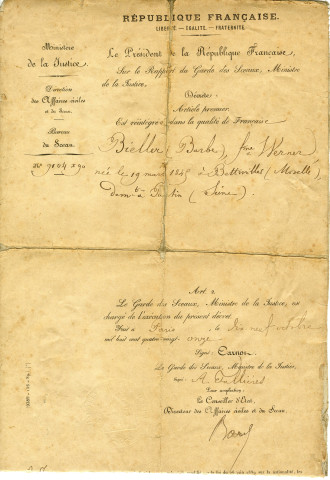 Réintégration dans la qualité de Française de Barbe Bieller épouse Werner [grand-mère maternelle de Roger Hasenfratz] : ampliation du décret du Président de la République.