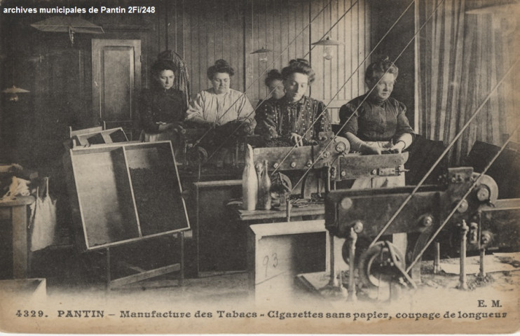 4329. Pantin - Manufacture des tabacs - Cigarette sans papier, coupage des longueurs.