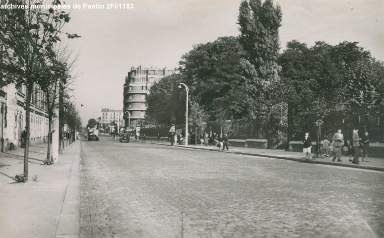 La rue de Paris et le square de Stalingrad