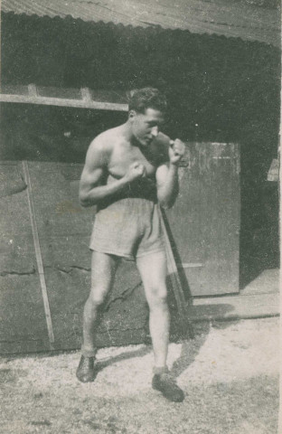 Entraînement de boxe en extérieur au Ring de Pantin : photographie noir et blanc.