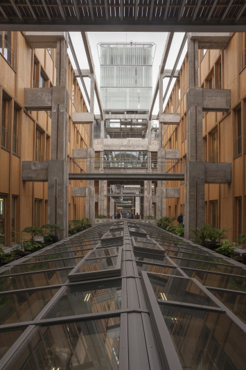 Une des cours intérieures du bâtiment, en 2016 - Laurent Kruszyk, Région Île-de-France Photographie d'une des cours intérieures du bâtiment, en 2016