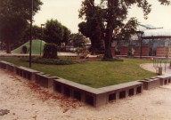 Parc Stalingrad et jardin d'hiver ou serres municipales : photographie couleur.