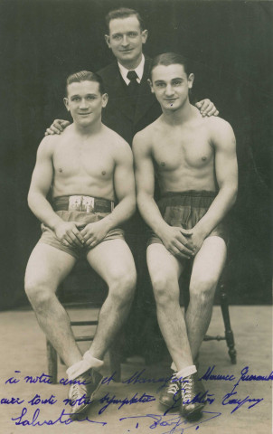 Portrait des boxeurs Robert Taysse, Pierre Salvatore et Gaston Taysse : photographie noir et blanc.