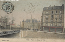 Pantin - Place de l'Hôtel de ville (pont, commerce, vespasienne).