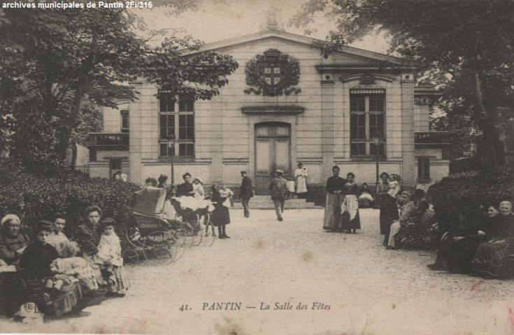 41. Pantin - La salle des fêtes.