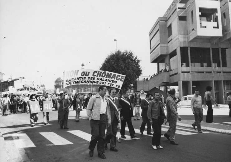 Photographie d'une manifestation pour la sauvegarde de l’emploi à la Polymécanique en juin 1975