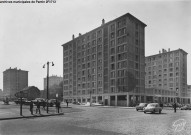 Les nouveaux immeubles place de l'Église et rue de Paris.