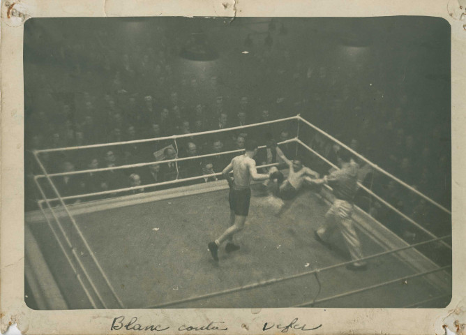 Combat de boxe entre Blanc et Defer : photographie noir et blanc.