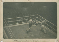 Combat de boxe entre Blanc et Defer : photographie noir et blanc.